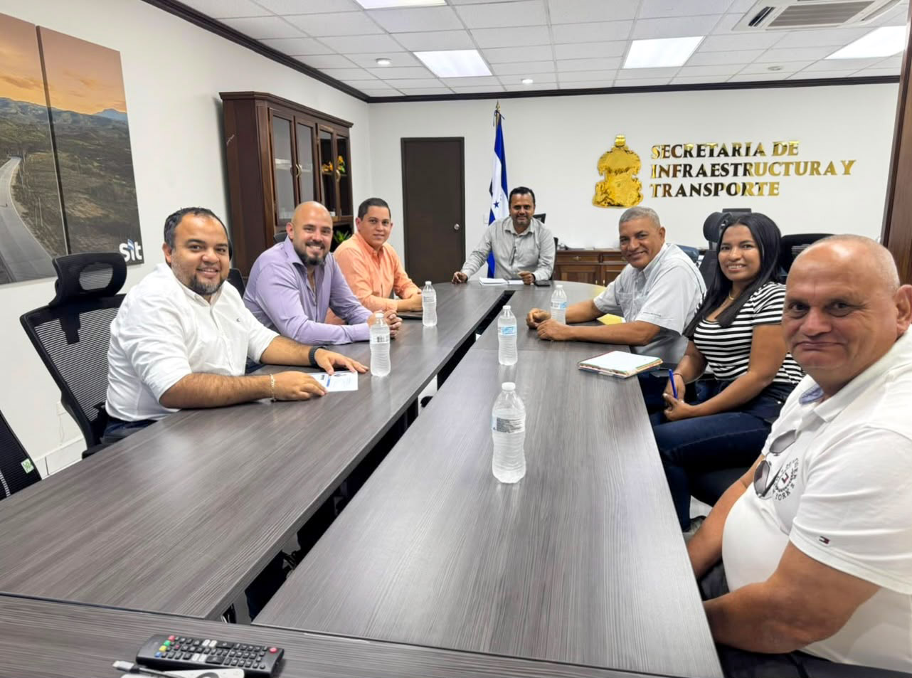 Equipo de COFOA sostiene diálogo con el Ministro de la SIT y el alcalde de San Ignacio para gestionar  proyecto de saneamiento en el municipio.